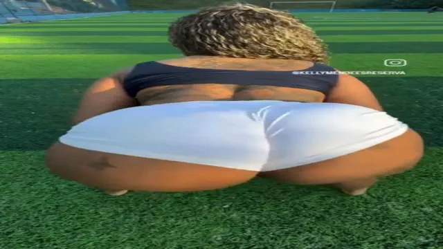 Brazilian big ass twerking to good old Brazilian rock