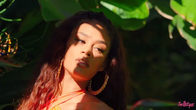 L'Effeuillage - Chapter Two - Love and tentation