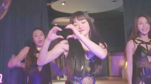 [It's over..I'm going to become an AV director!] KTV dance