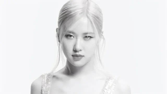 ROSÉ - "On The Ground"